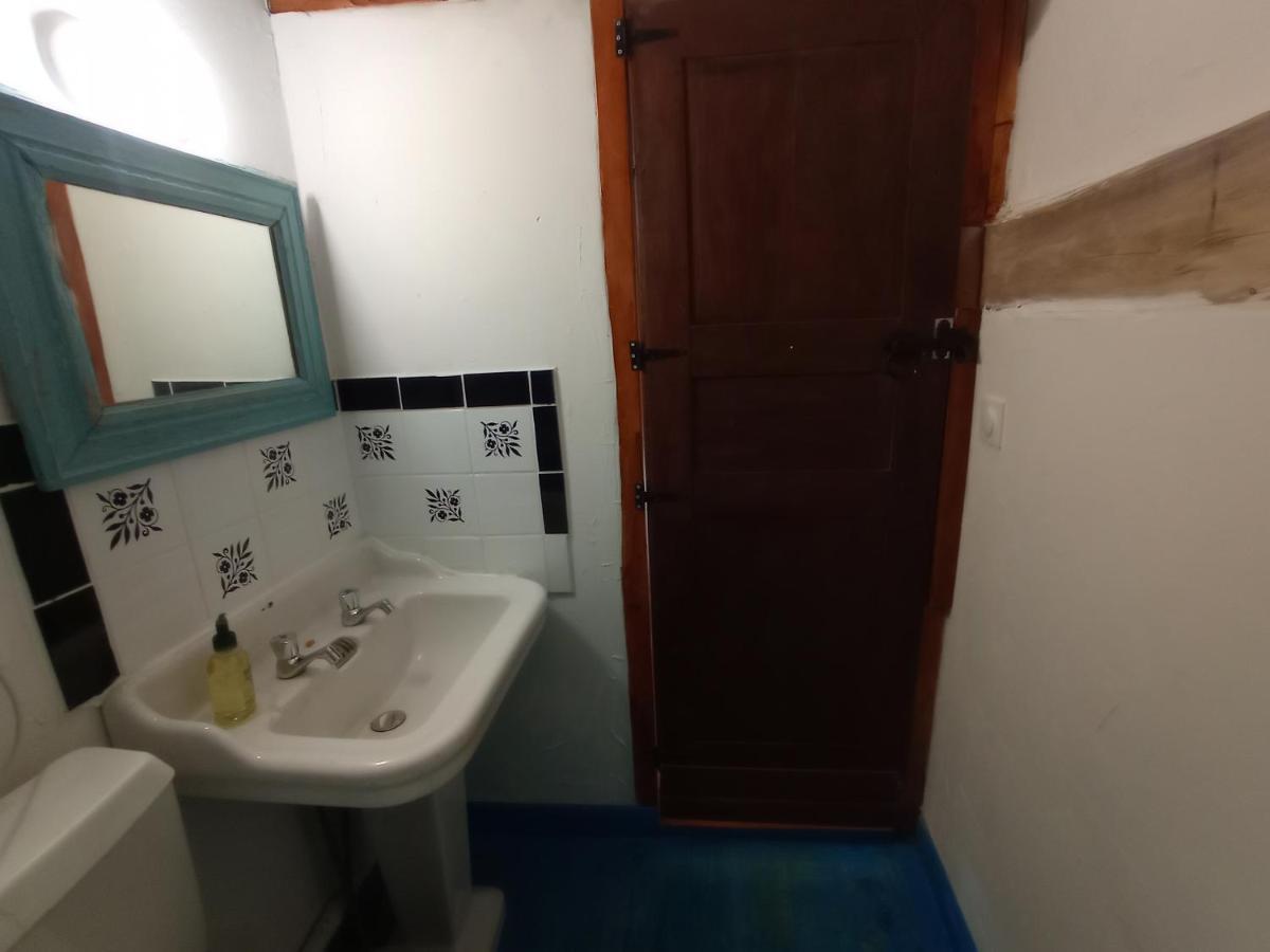 Ecurie Le Buguet Apartman Saint-Antoine-Cumond Kültér fotó